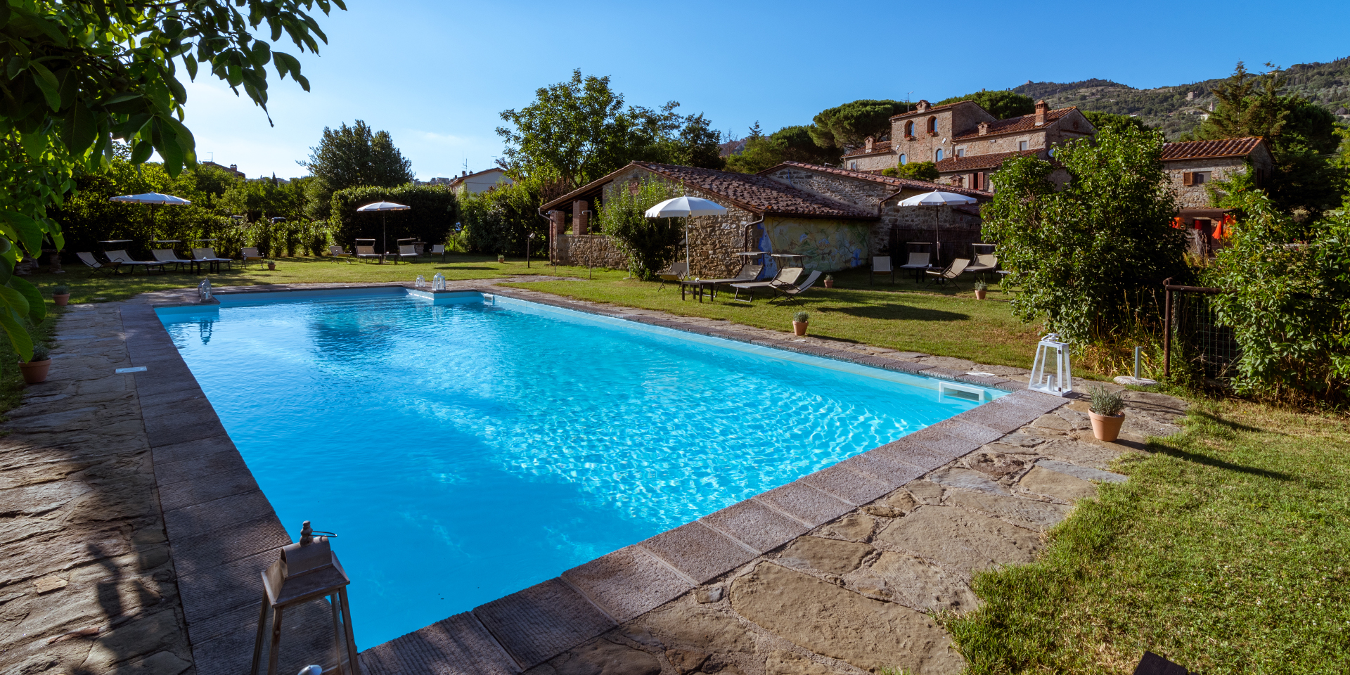 Foto 3: Agriturismo Monastero San Silvestro, parco con piscina