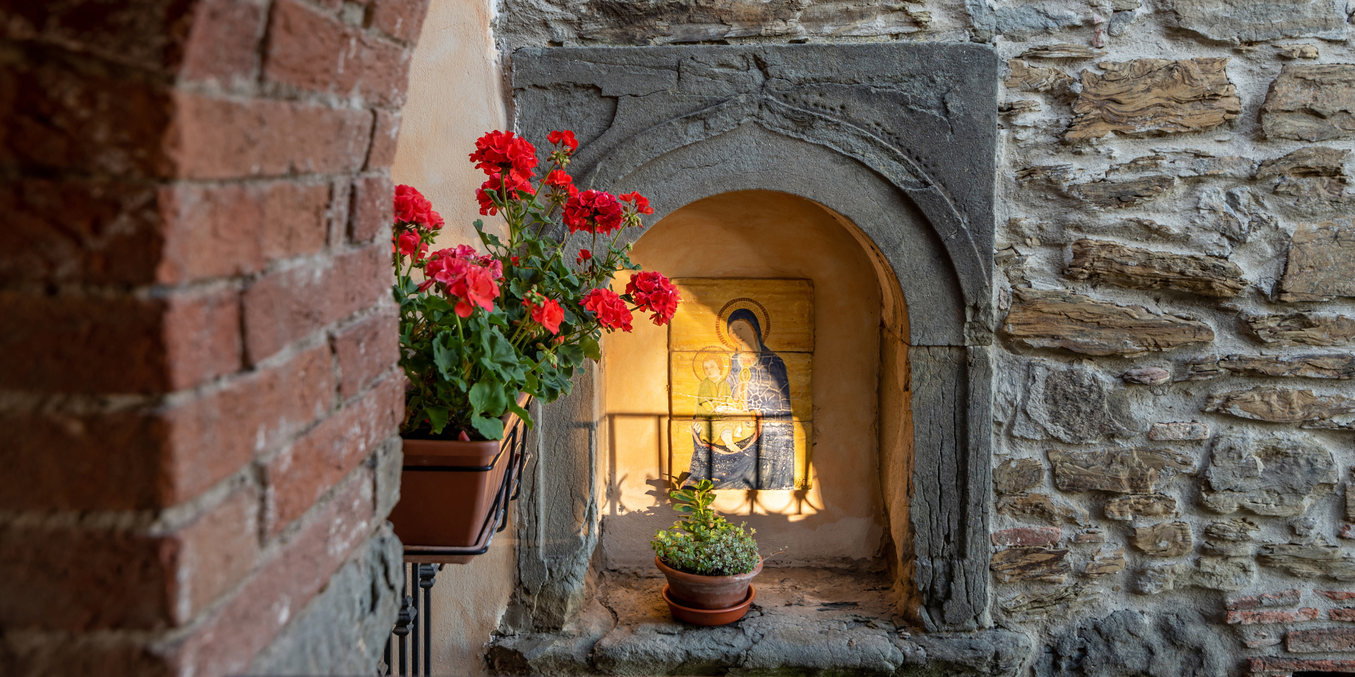 Foto 4-bis: Agriturismo Monastero San Silvestro, dettaglio con immagine di una Madonna con il Bambino