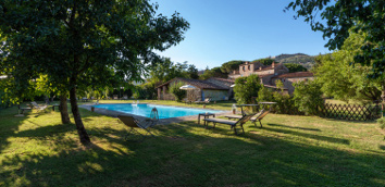 Piscina e parco dell’antico Monastero
									San Silvestro